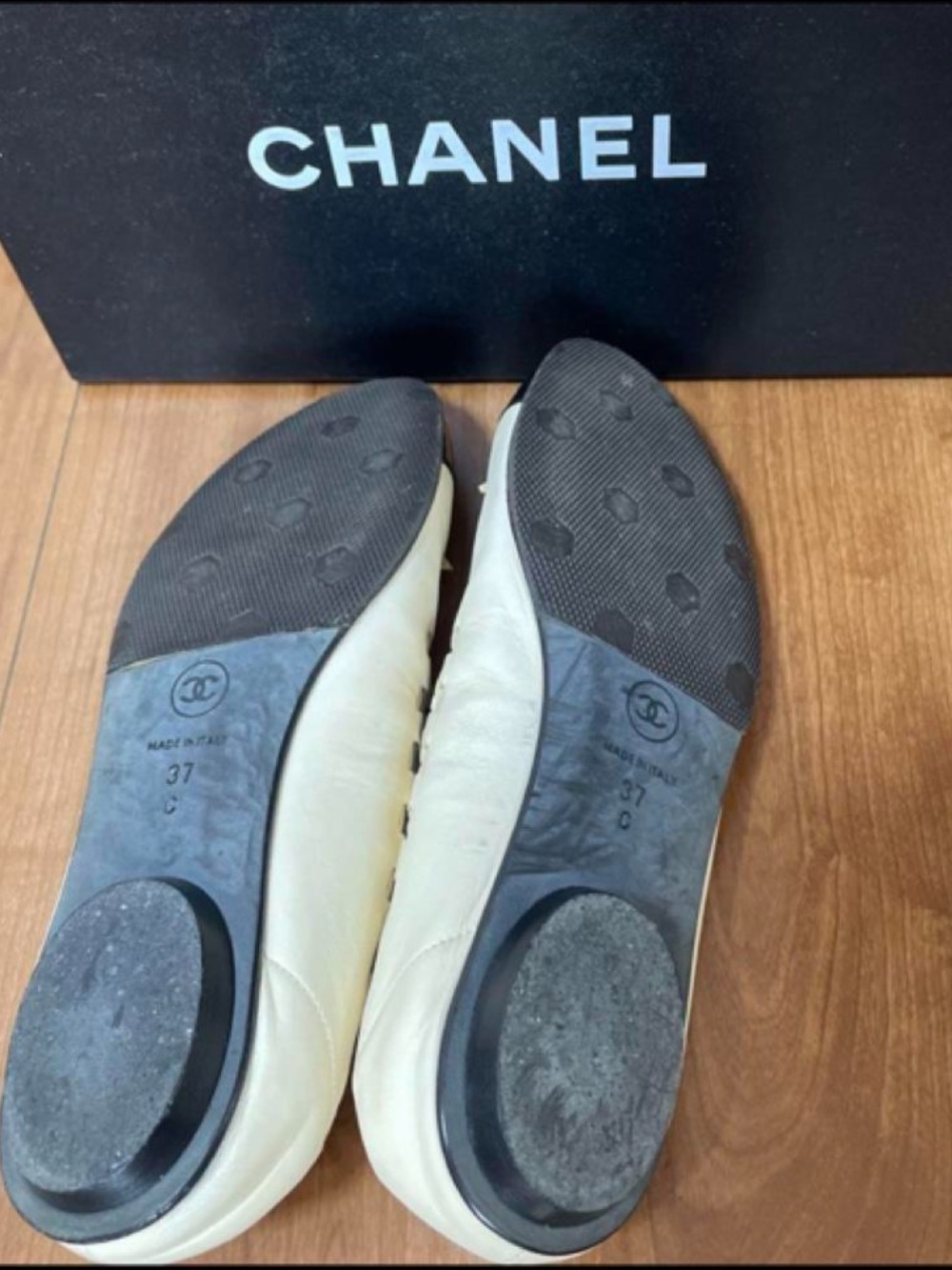 Chanel Cream Embroidered Ballet Flats with Black Patent Cap Toe size 37 - Picture 7 of 7